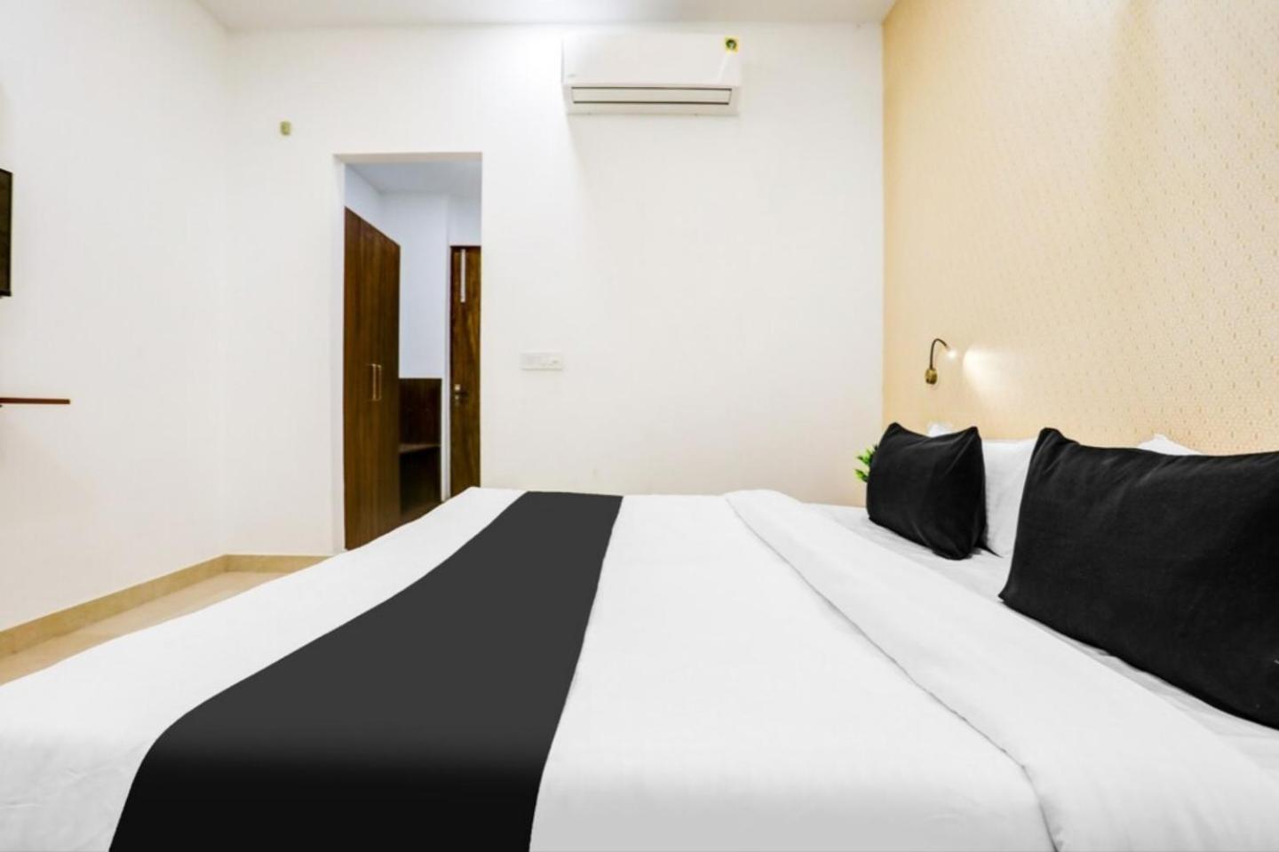The Grand Blue Hotel Greater Noida Εξωτερικό φωτογραφία