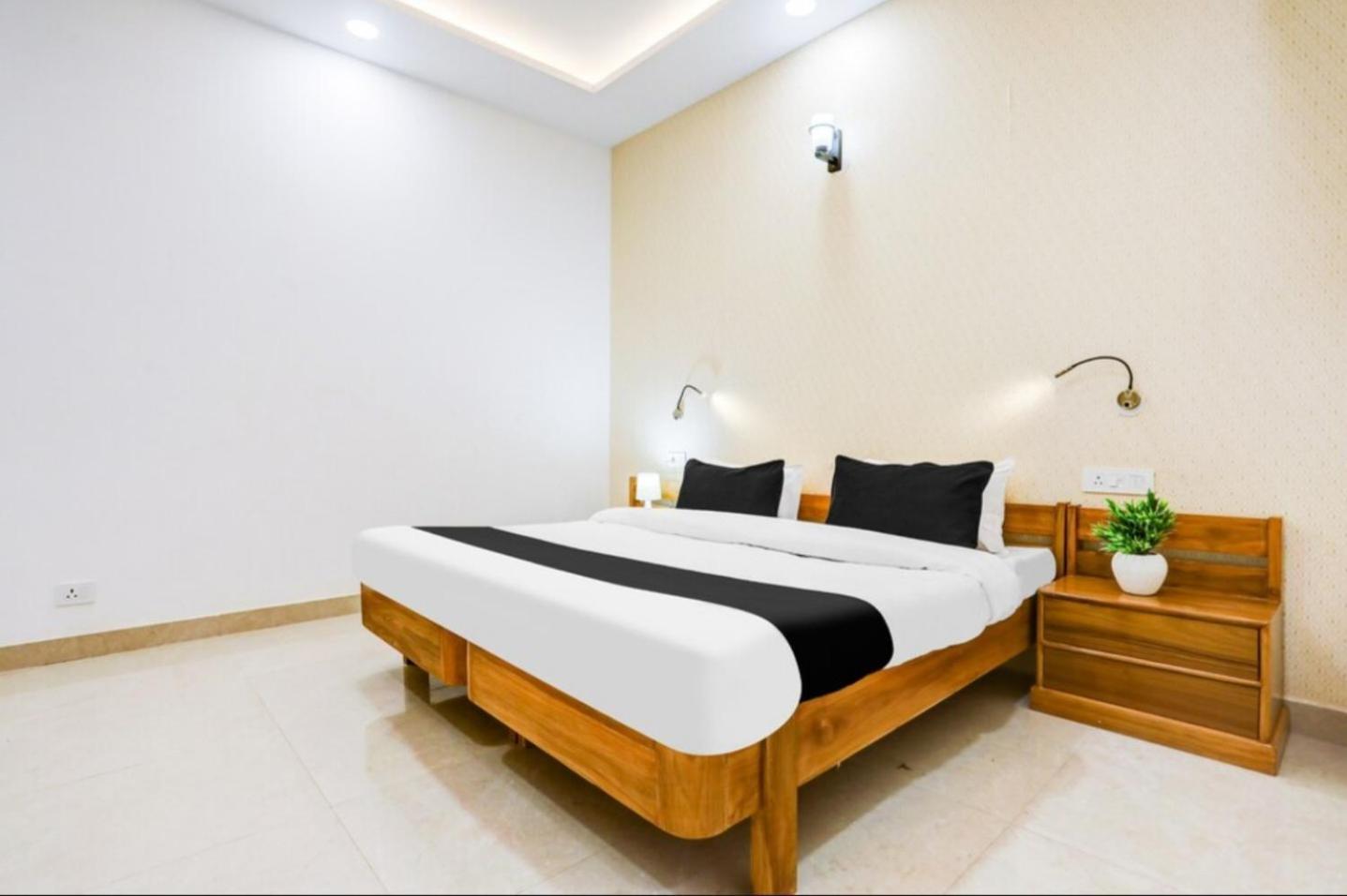 The Grand Blue Hotel Greater Noida Εξωτερικό φωτογραφία