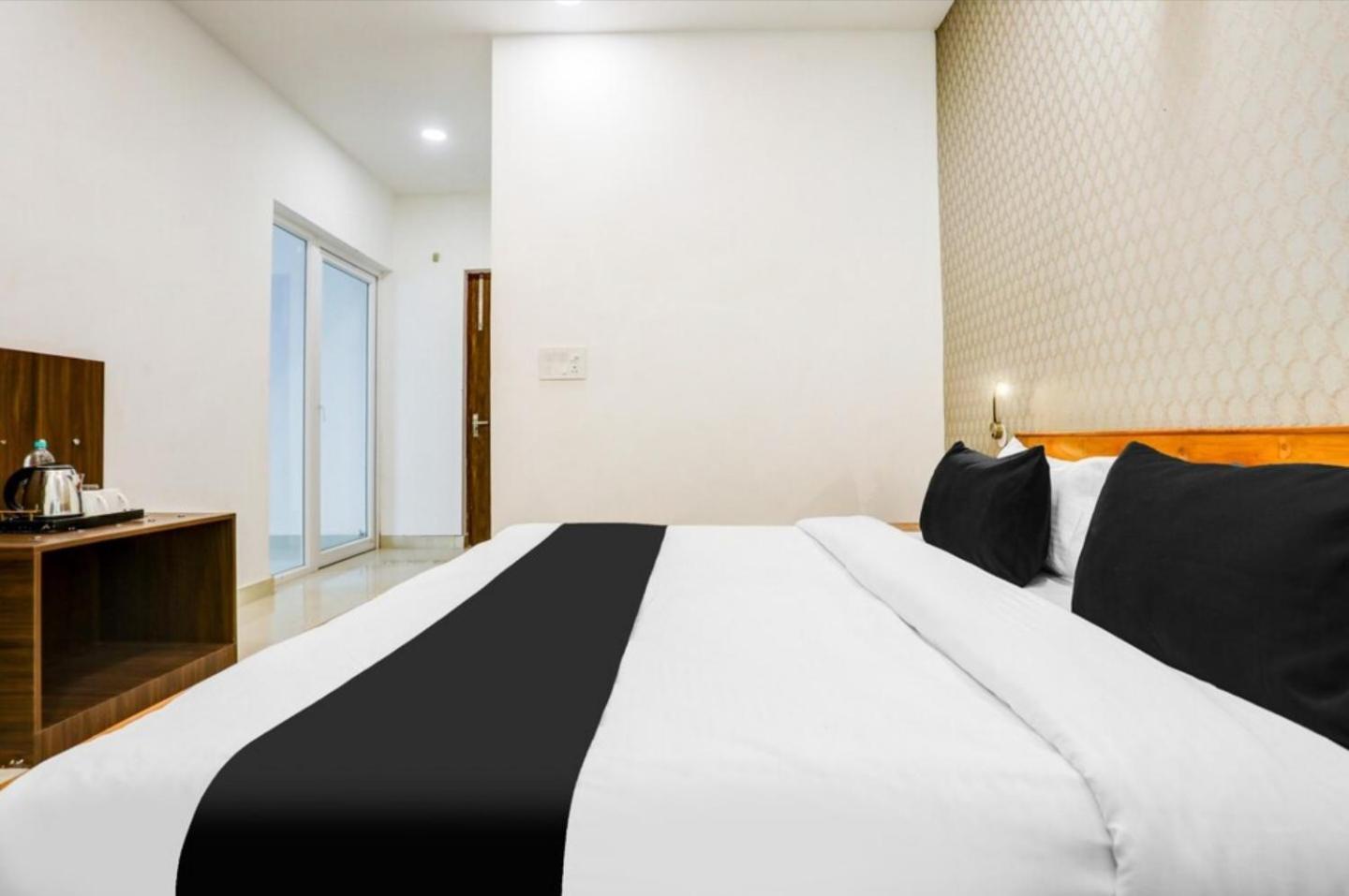 The Grand Blue Hotel Greater Noida Εξωτερικό φωτογραφία